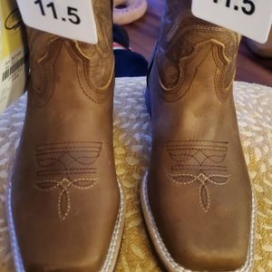 J.b.Dillon kids boots new with tags